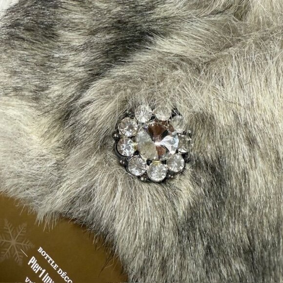 Pier 1 Imports Faux Fur Rhinestone Brooch Wine Bottle Collar Cape Vinodeco - Picture 2 of 12